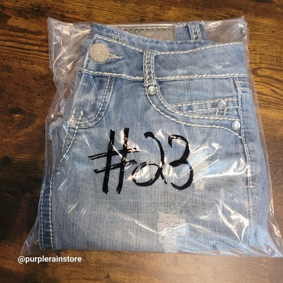 Almost Famous Cut Off Bermuda Shorts Size 5 Low Rise Button Flap Embellished - Picture 11 of 11